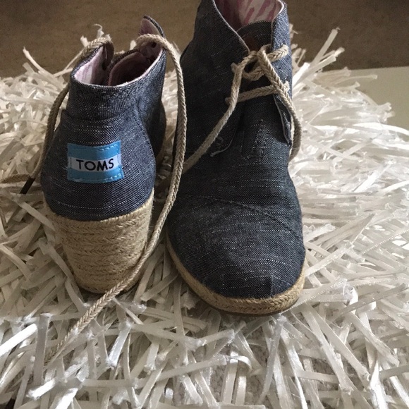 TOMS denim linen wedge. Woman's size 6.5 - Picture 4 of 8